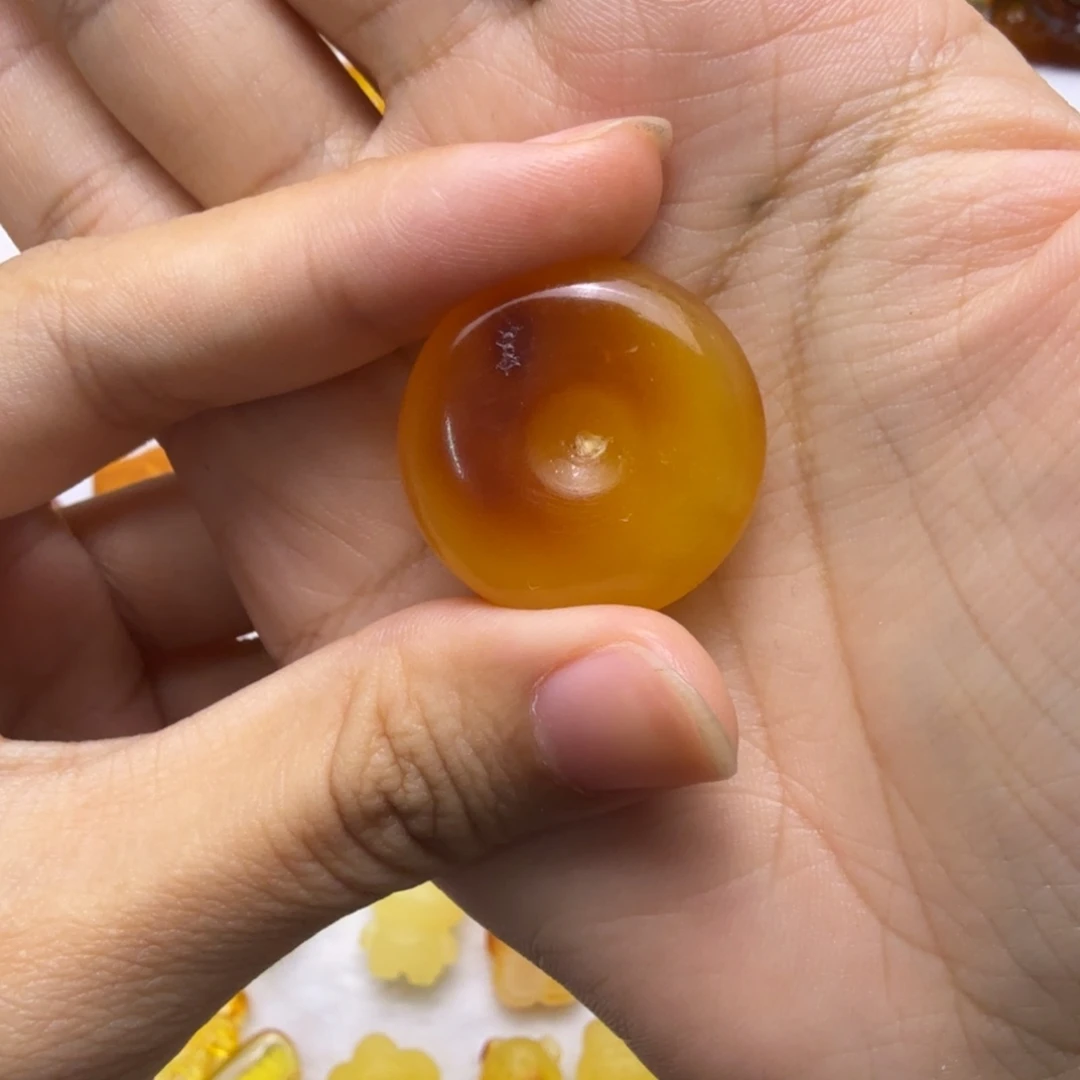 蜜蜡未镶嵌珠宝奇石