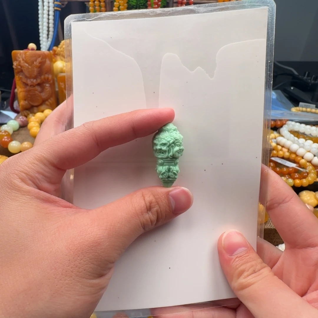 颈饰未镶嵌石英质玉