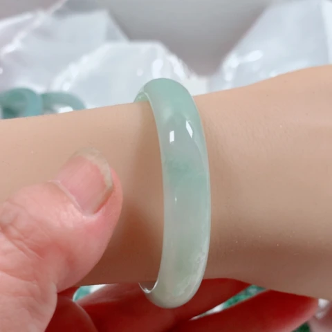 翡翠手镯未镶嵌缅甸翡翠手镯