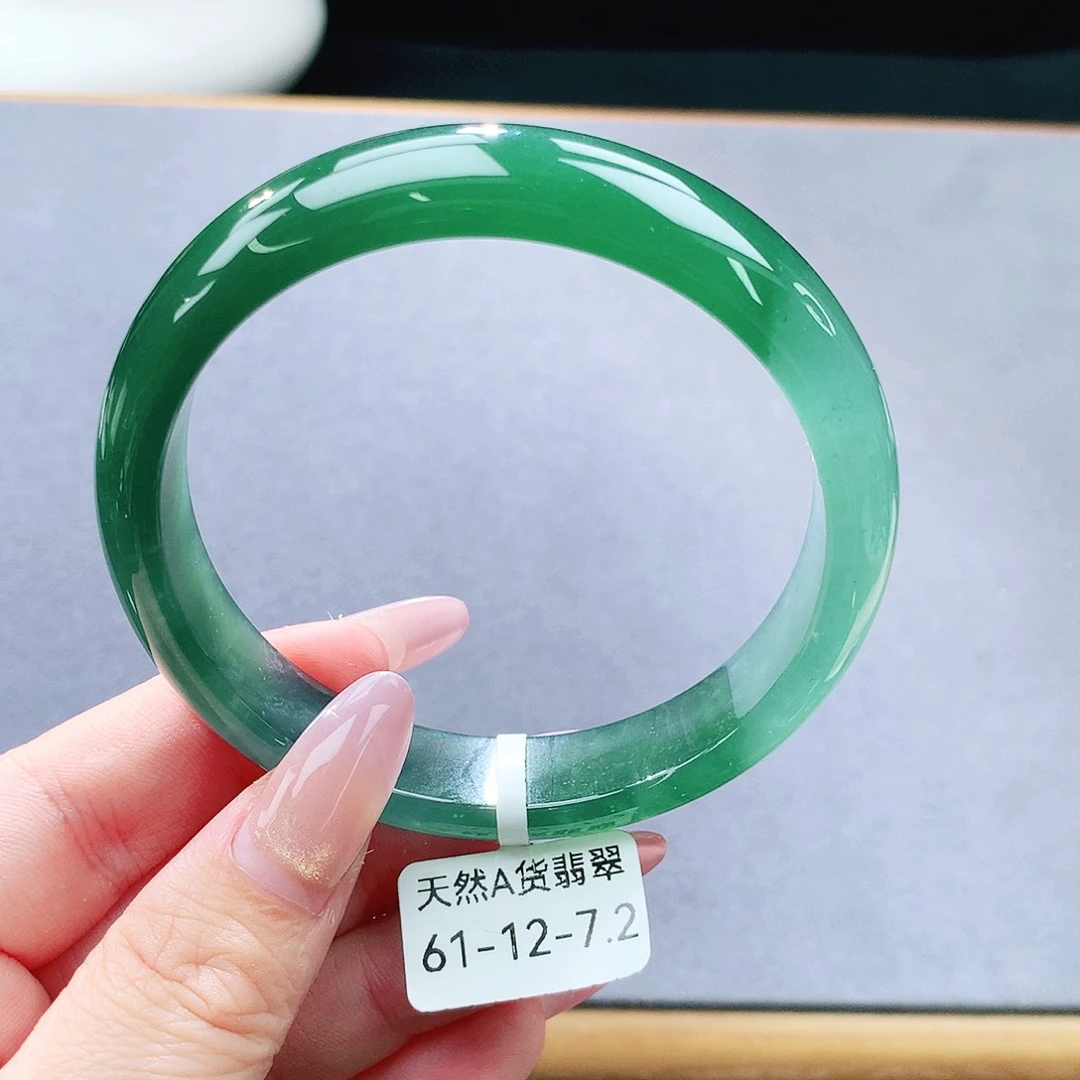 未镶嵌手镯（圆镯）翡翠