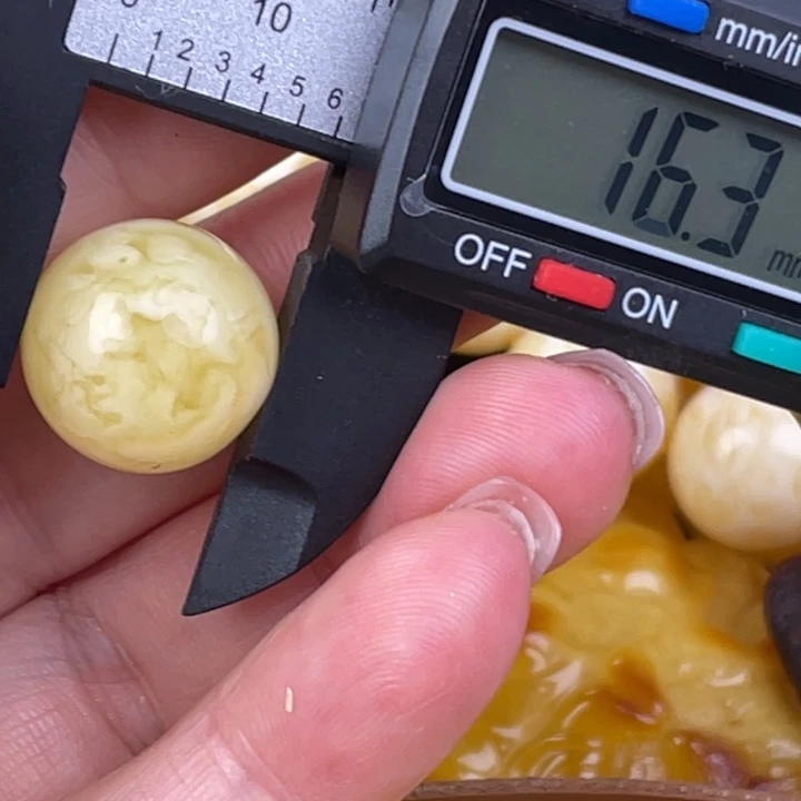 蜜蜡未镶嵌裸石700