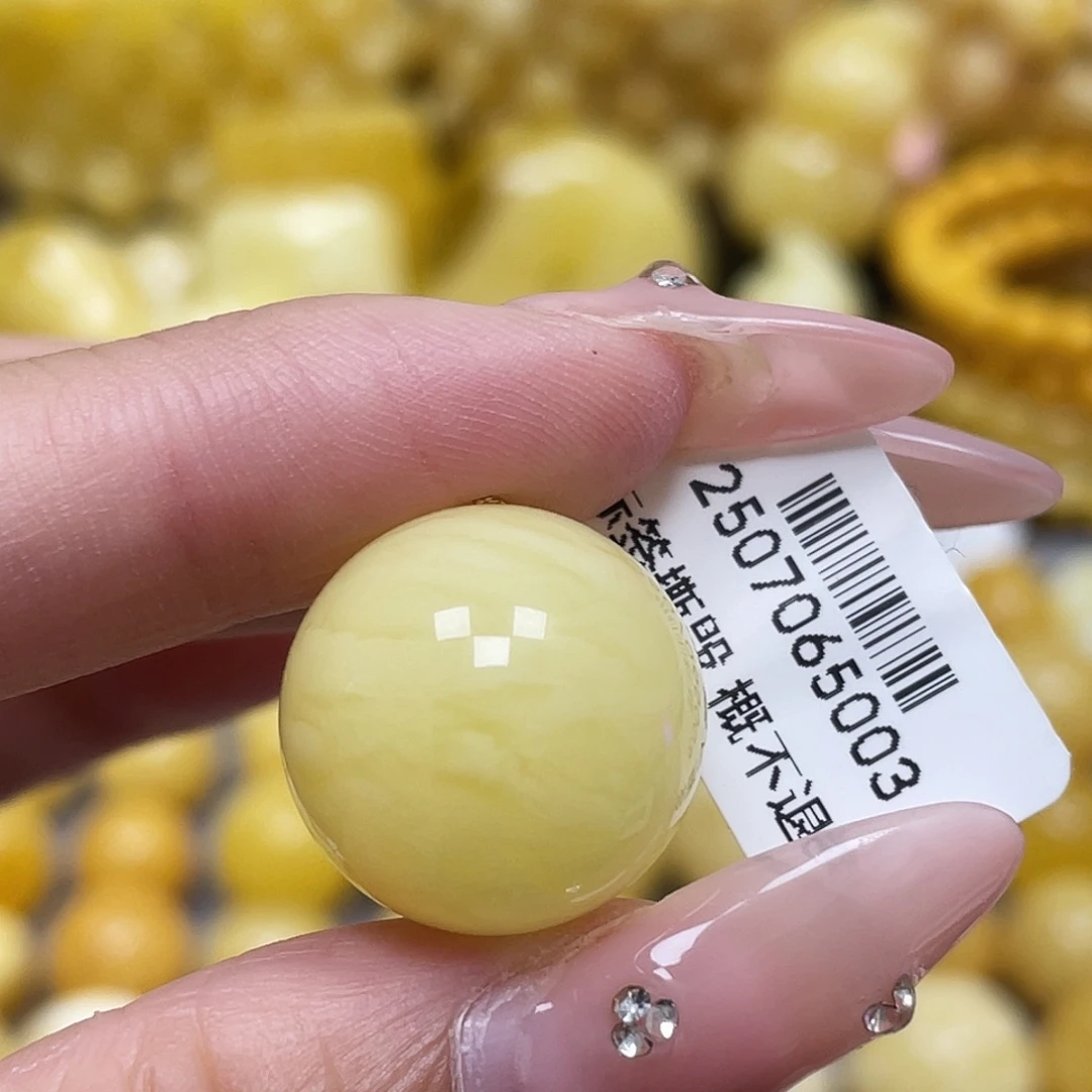 蜜蜡未镶嵌裸石18.4mm瑕