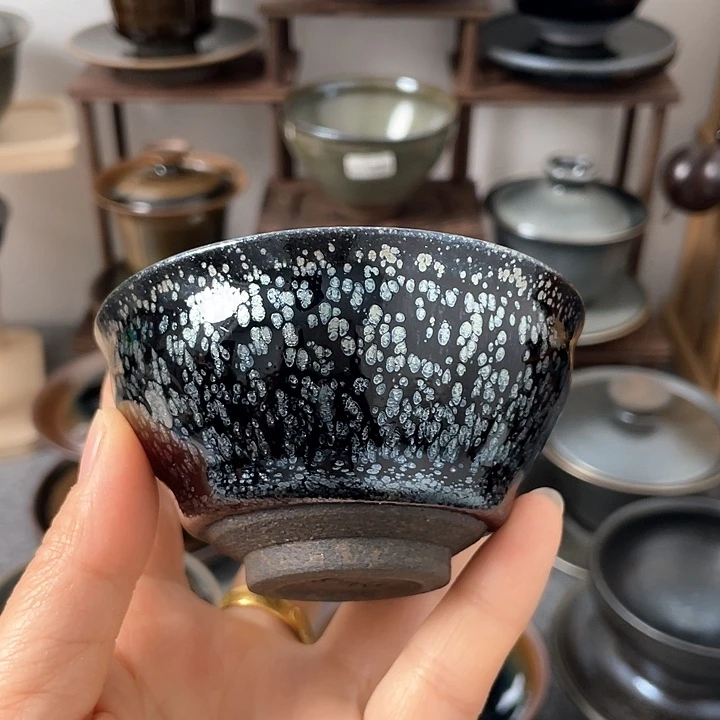 茶盏黑底银滴电烧