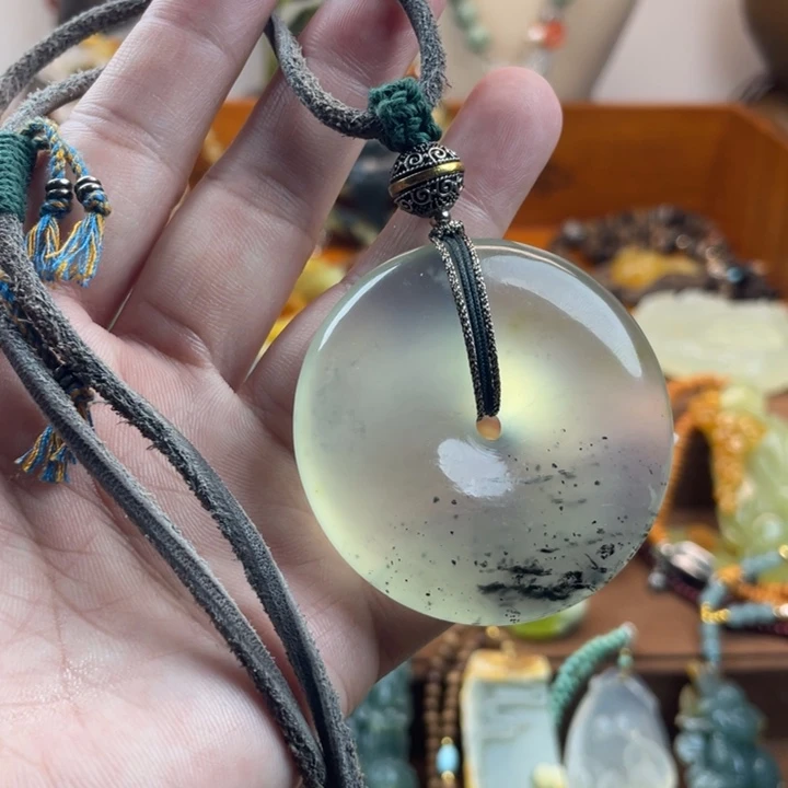 蛇纹石玉未镶嵌吊坠