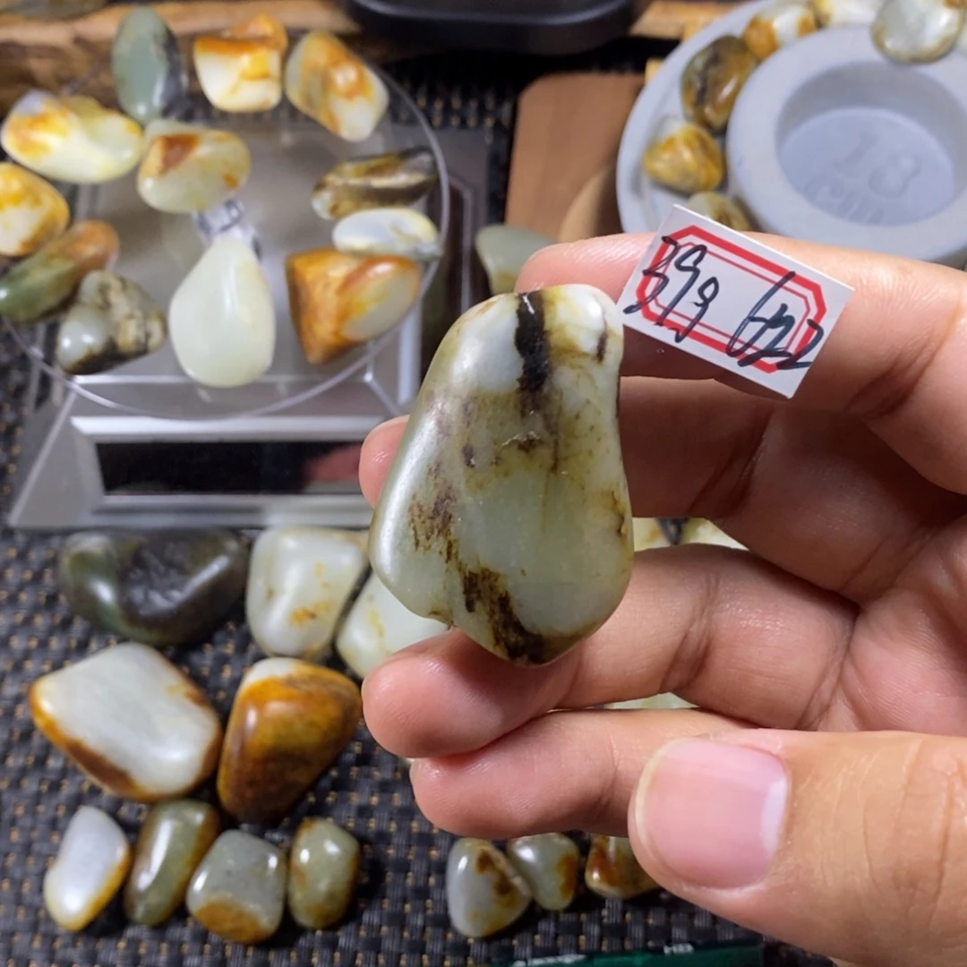 和田玉（糖玉）未镶嵌挂件