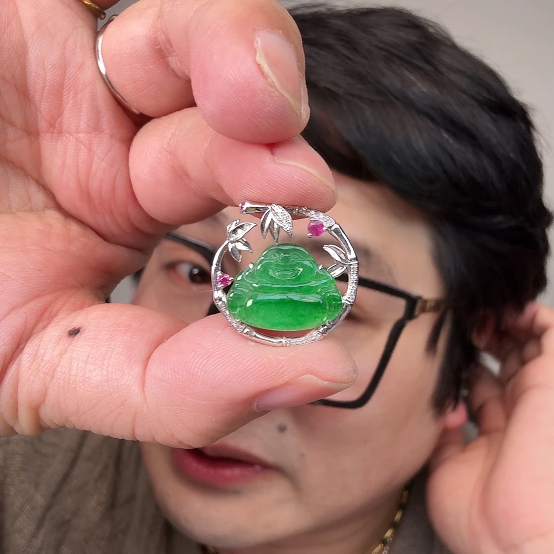 翡翠18K金镶嵌颈饰一件