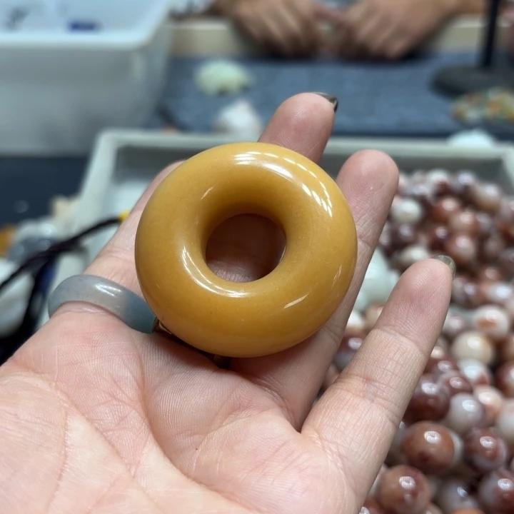 石英岩玉合金颈饰