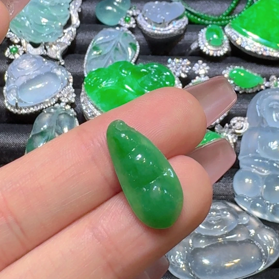 翡翠未镶嵌颈饰豆