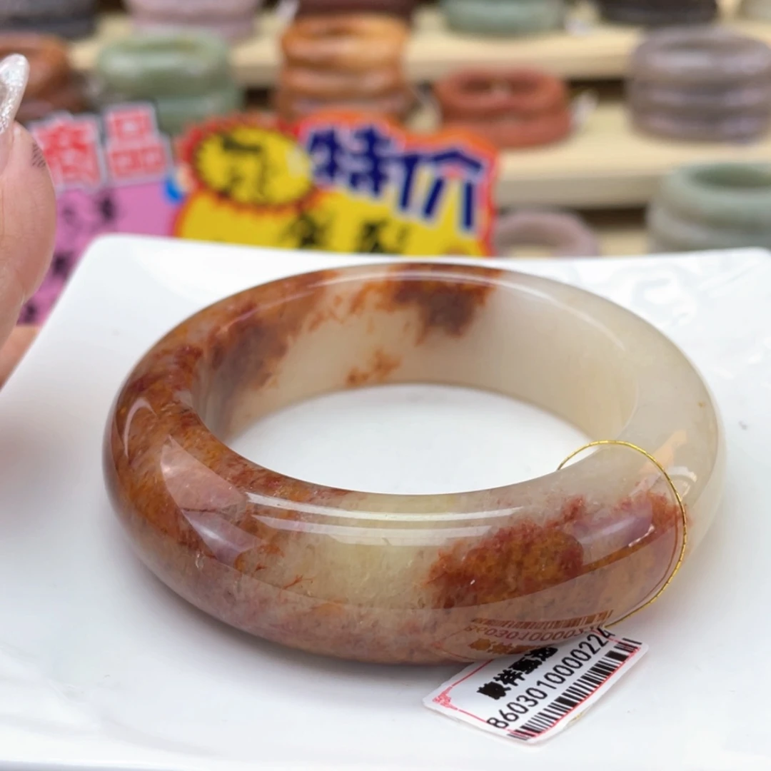 【闪购商品】石英质玉手镯未镶嵌大**乔