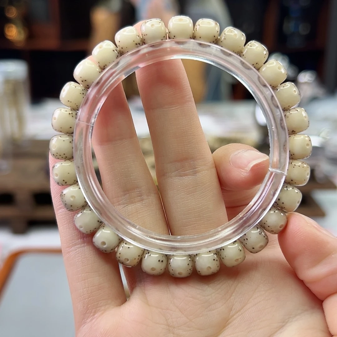 三***屎星月菩提吊坠Ll.8x7贯穿通体 冰糖 针尖星