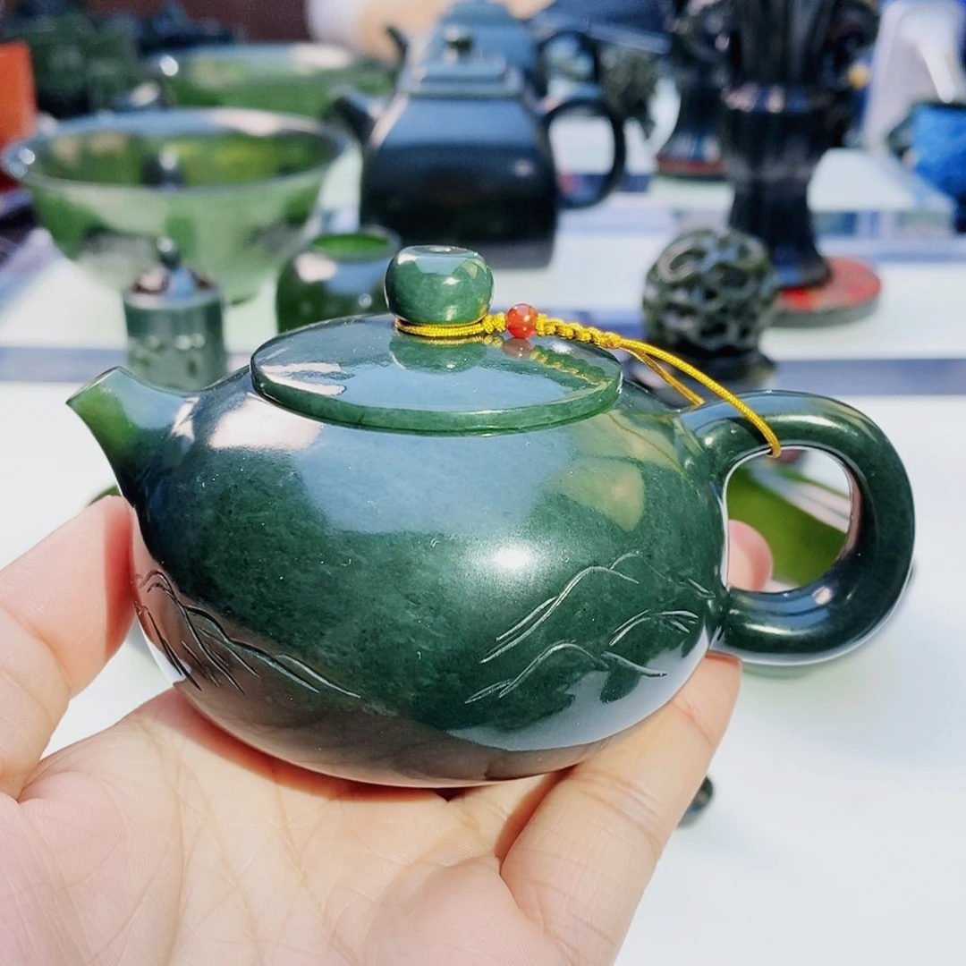 未镶嵌和田玉摆件微瑕