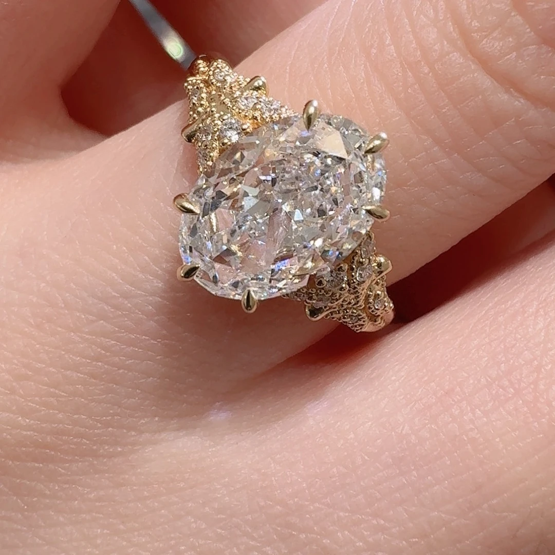 实验室培育钻石18K金镶嵌豪镶椭圆3.2