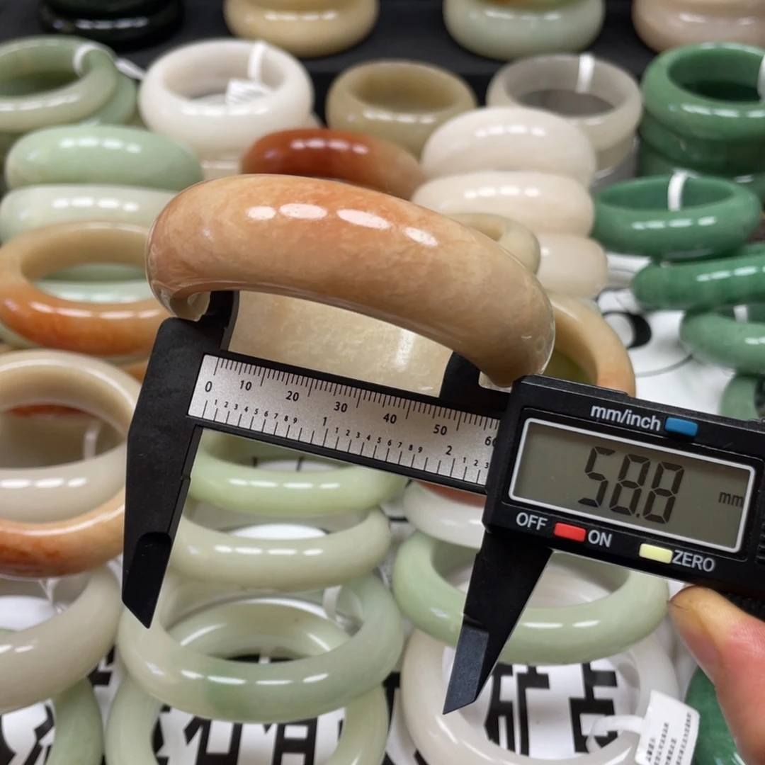 我***～未镶嵌手镯石英质玉