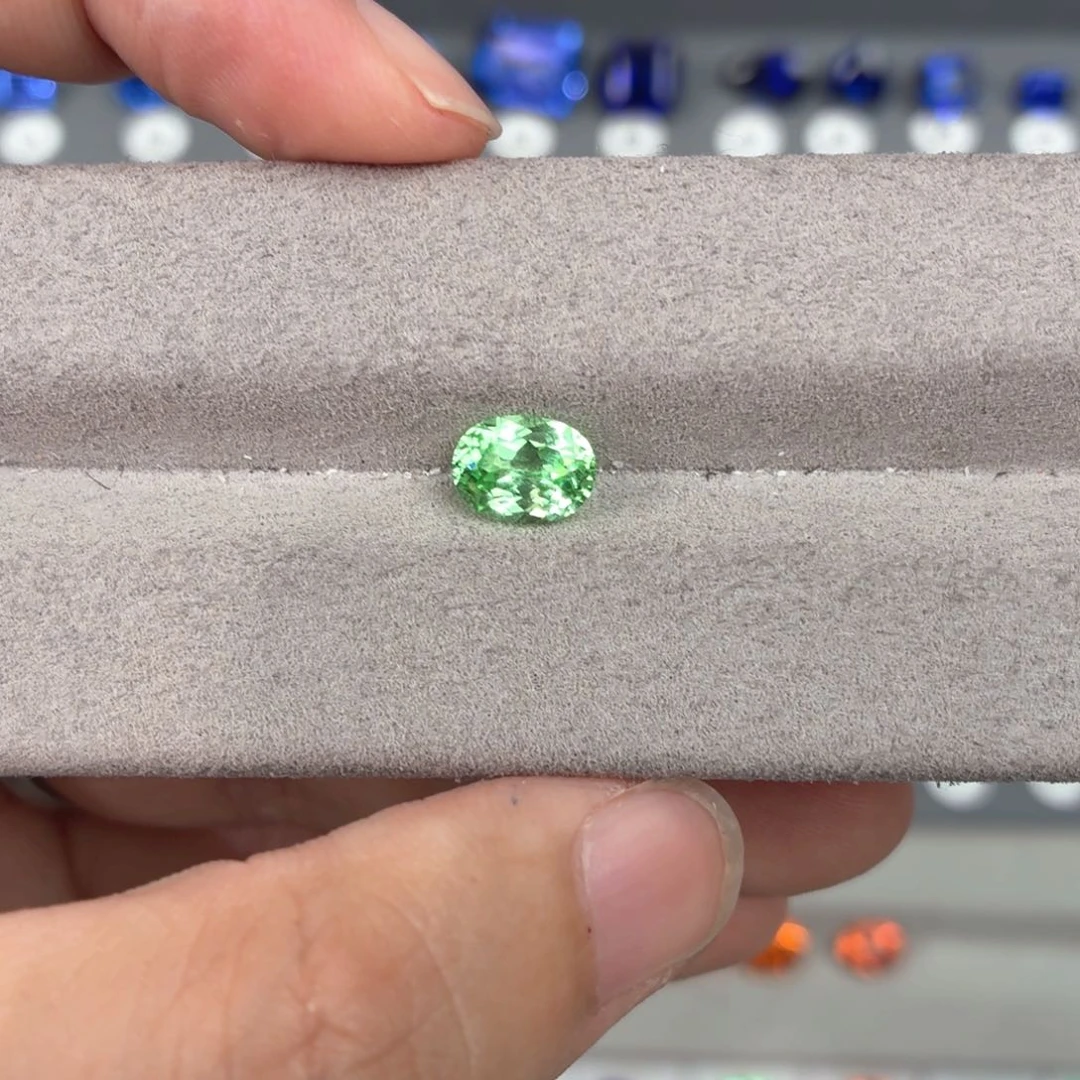 笨***揍合成（培育）蓝宝石裸石未镶嵌1.85ct