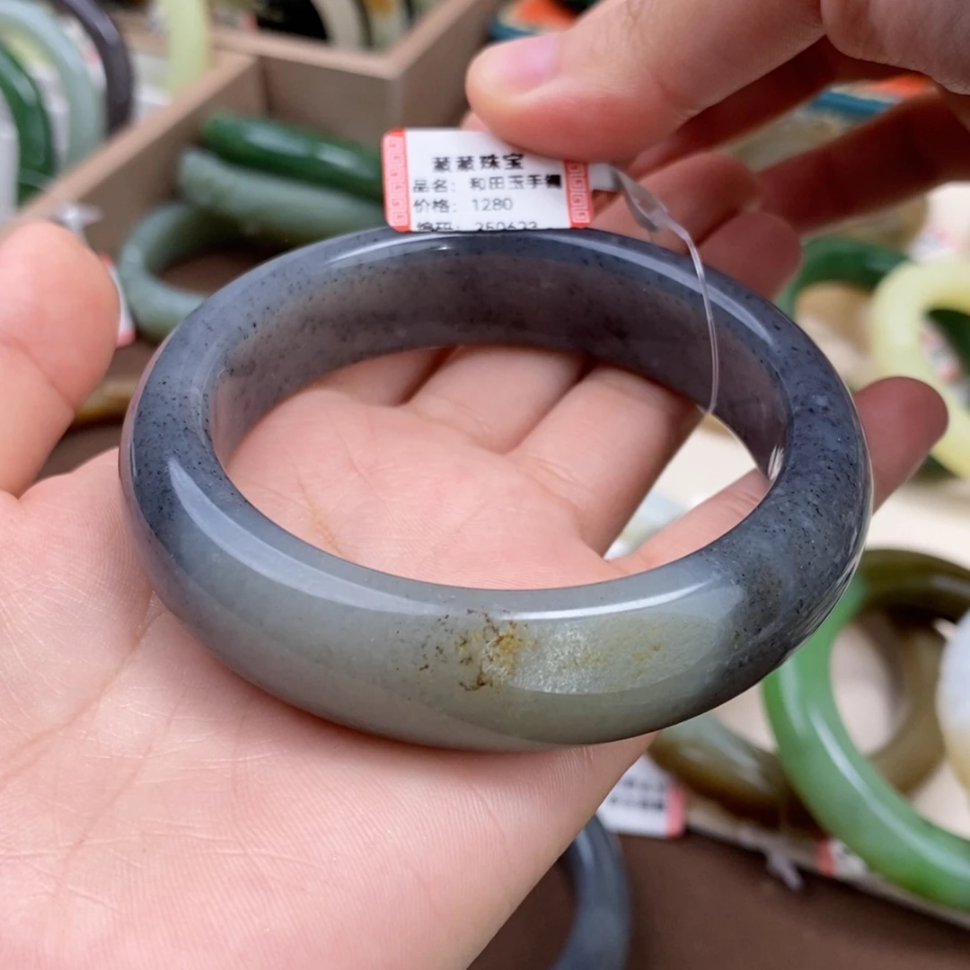 仨***宝和田玉手镯未镶嵌