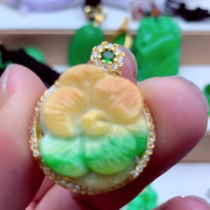 翡翠未镶嵌吊坠(不含链)