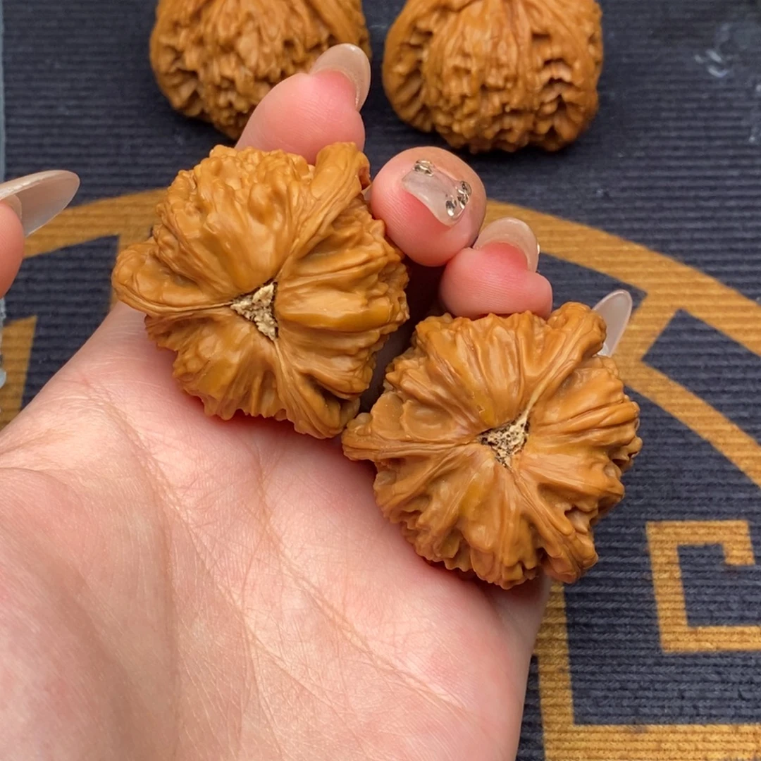 游***吟吊坠文玩核桃白狮子正奔
