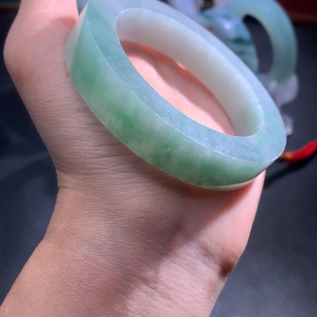 未镶嵌翡翠手镯定制翡翠