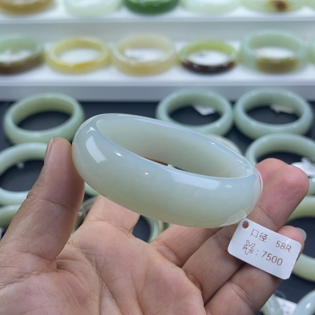 未镶嵌手镯和田玉