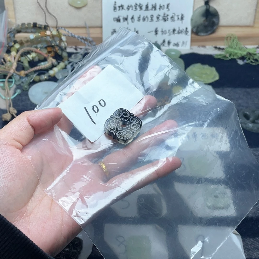 蛇纹石玉颈饰未镶嵌来****叶