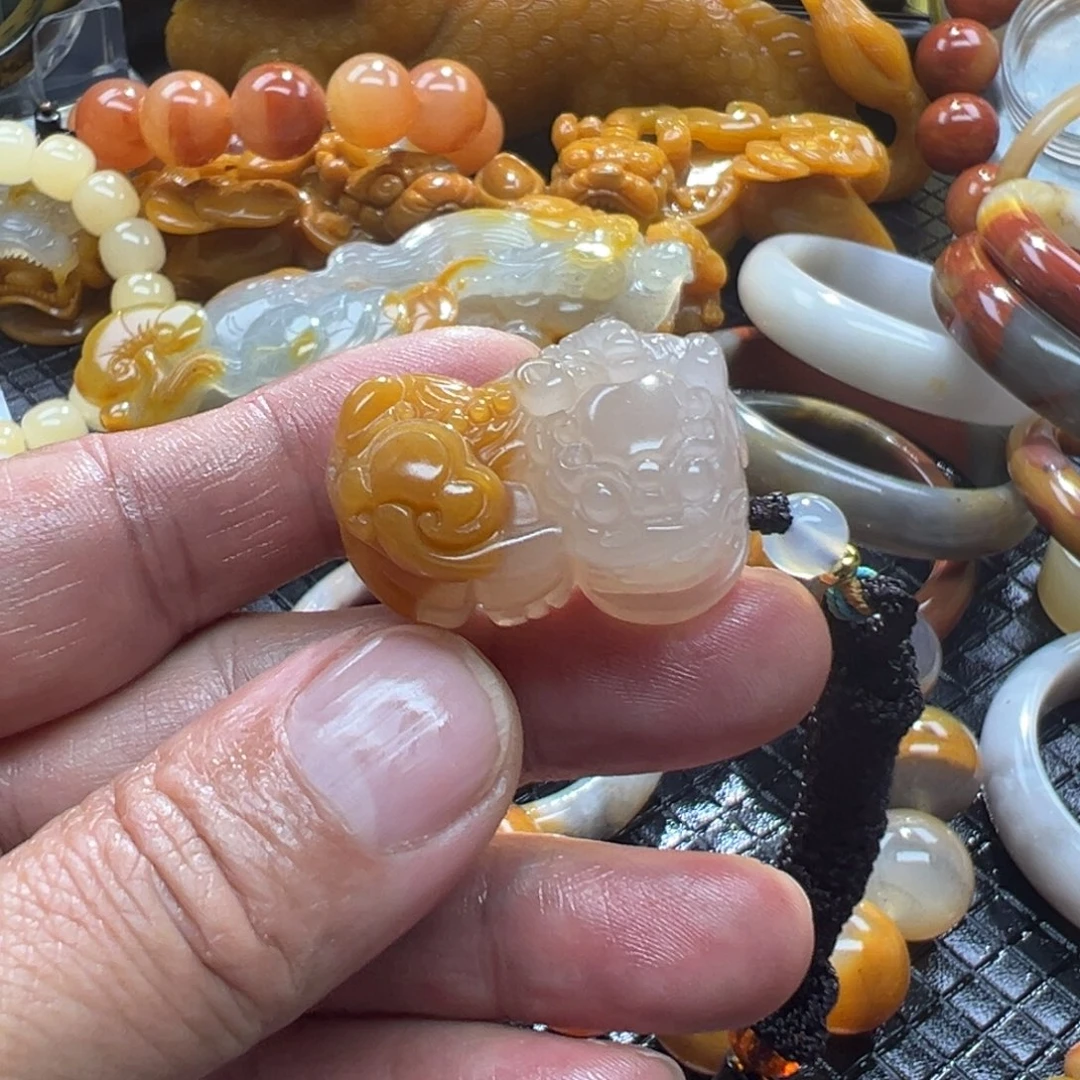 石英质玉未镶嵌颈饰