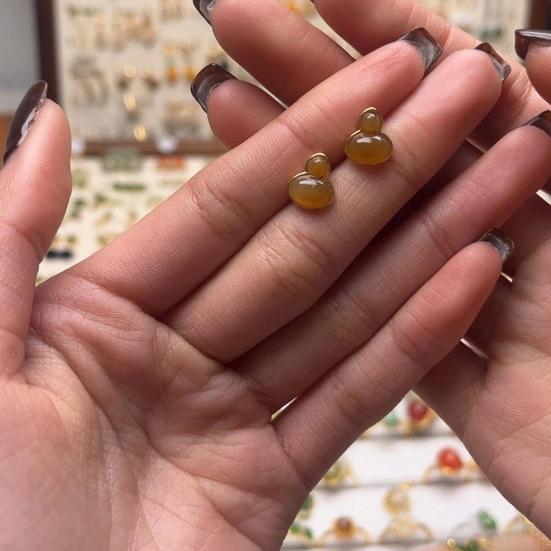 和田玉未镶嵌耳饰