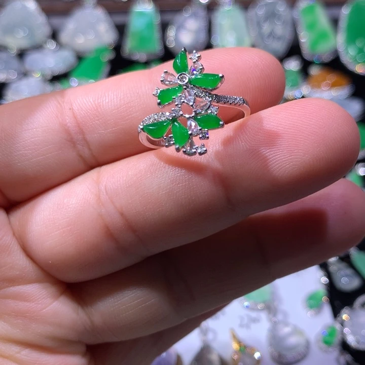 翡翠戒指18K金镶嵌