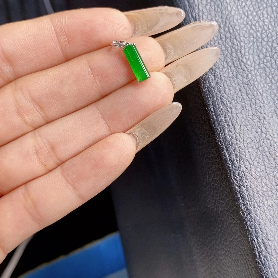 翡翠18K金镶嵌颈饰翡翠