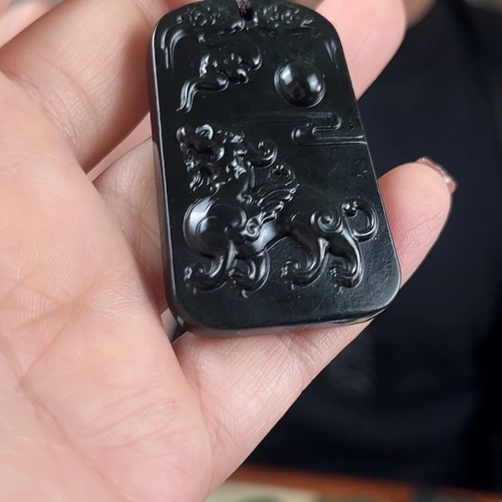 颈饰未镶嵌和田玉（墨玉）