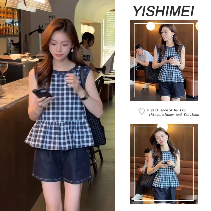 夏季超火穿搭一整套2025年新款韩系百搭格子无袖上衣短裤两件套装