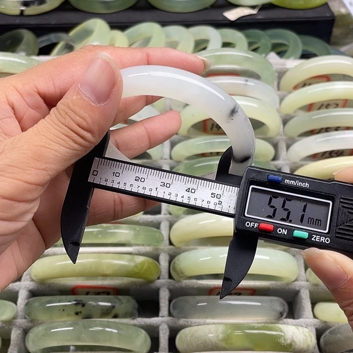 未镶嵌蛇纹石玉手镯124