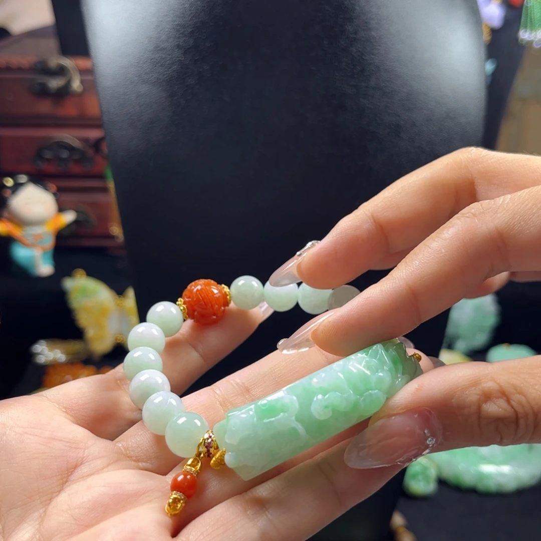 颈饰未镶嵌翡翠冰
