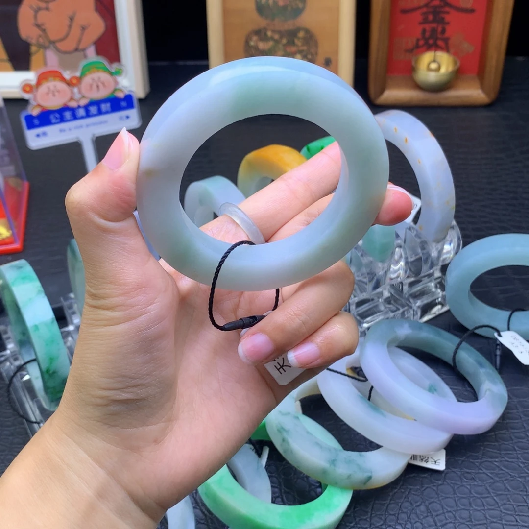 定制翡翠未镶嵌翡翠手镯