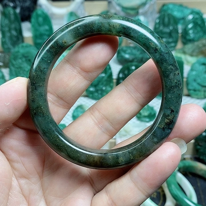 未镶嵌独山玉手镯