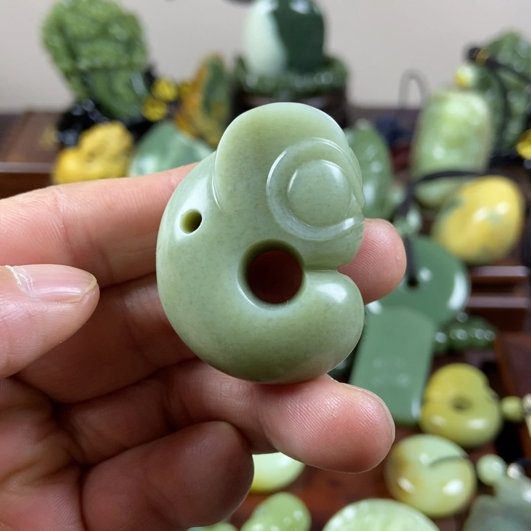 岫岩老玉（透闪石质玉）未镶嵌珠宝奇石