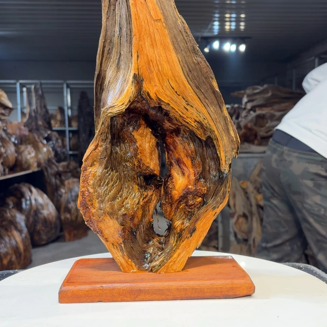 辉***哥木猛子琥珀木摆件c12
