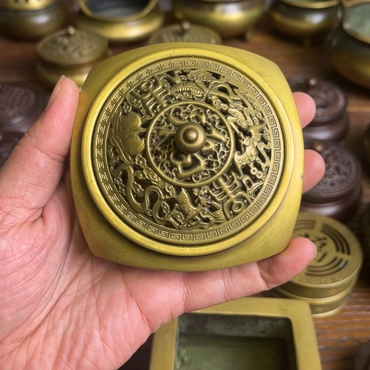 四方福寿熏香炉一只
