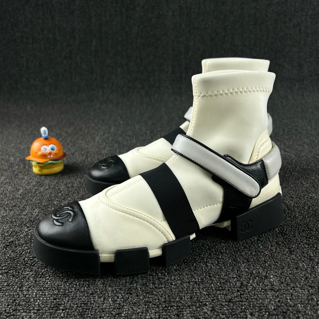 95新 Chanel/香奈儿 白色登月鞋36.5码 双C绑带设计 HB4095