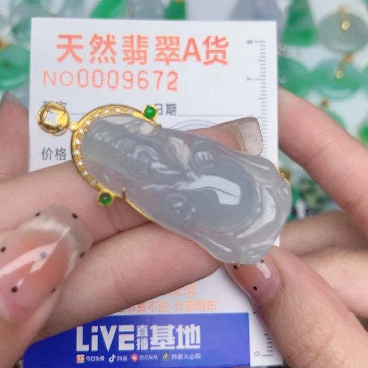 翡翠18K金镶嵌颈饰财神