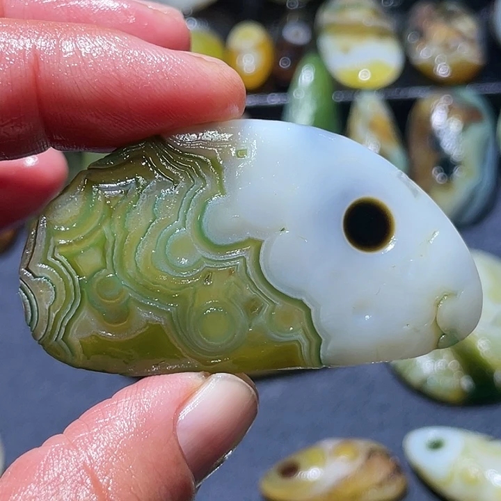 玛瑙/玉髓未镶嵌珠宝奇石