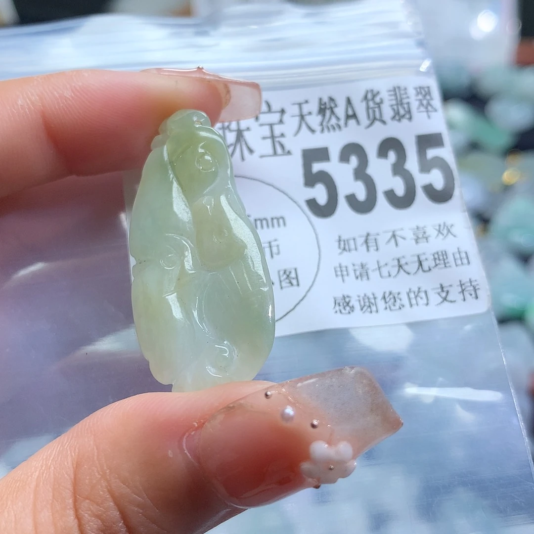 翡翠未镶嵌颈饰，