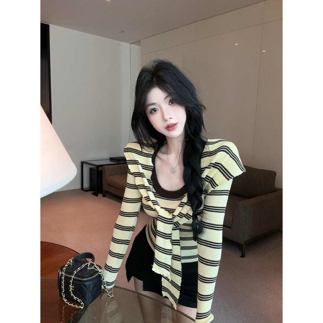 韩版气质条纹披肩长袖针织衫女秋季新款时尚百搭紧身显瘦短款上衣