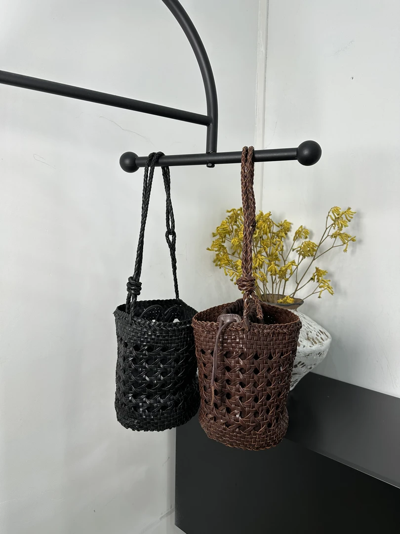 【慕懿时袋】手工编织水桶包女小真皮镂空手提菜篮子圆筒包8816