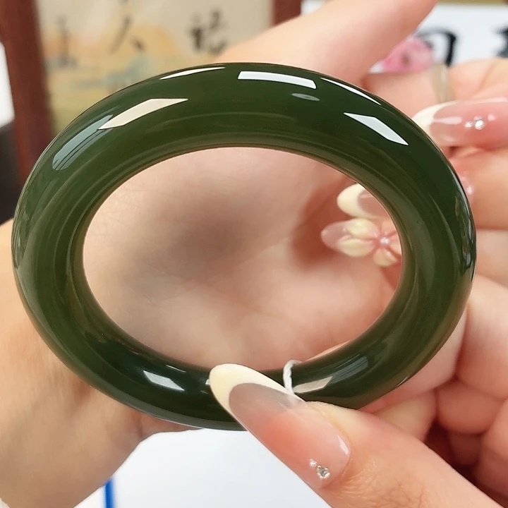 和田玉未镶嵌手镯