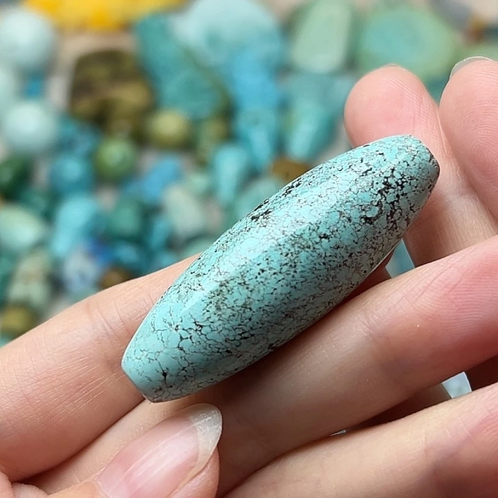 绿松石未镶嵌颈饰