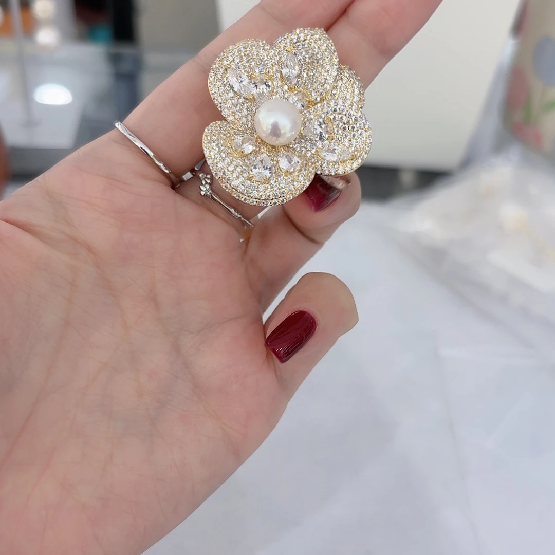 胸饰未镶嵌淡水珍珠