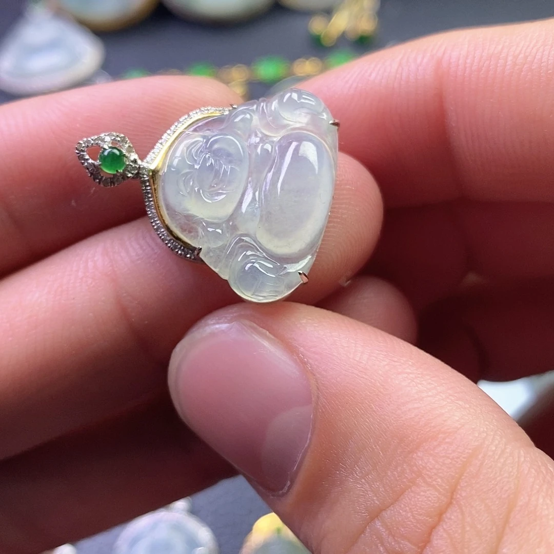 颈饰18K金镶嵌翡翠