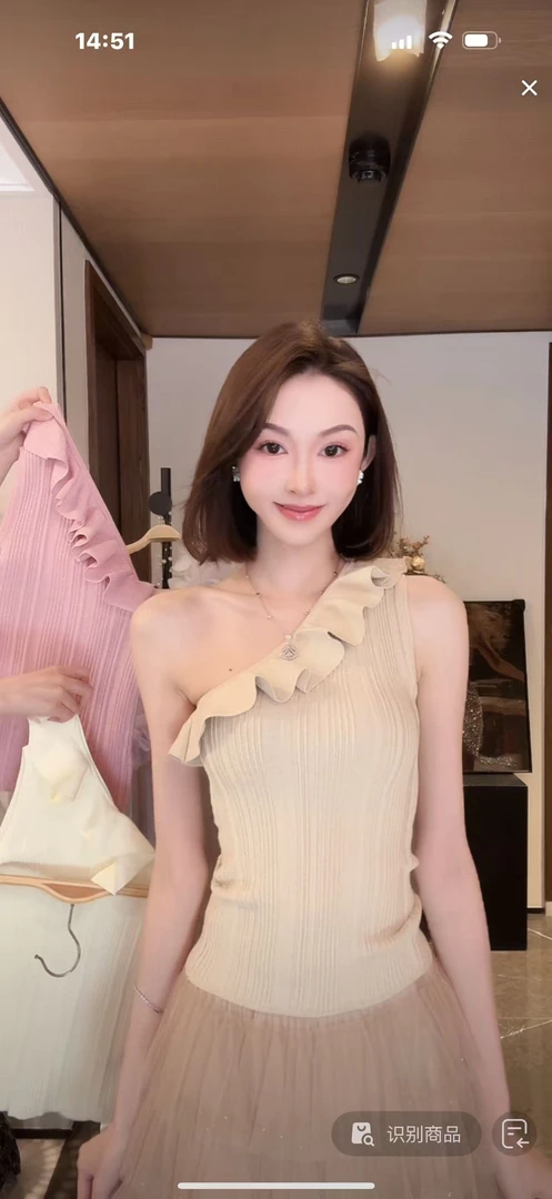 TUZI【缪斯夜吻】高级感斜肩荷叶边设计感无袖T恤TZ25