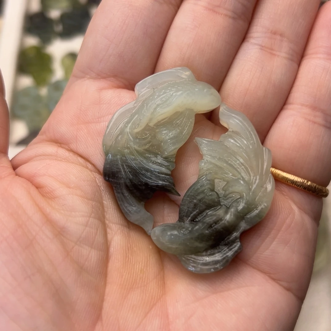 蛇纹石玉颈饰合金