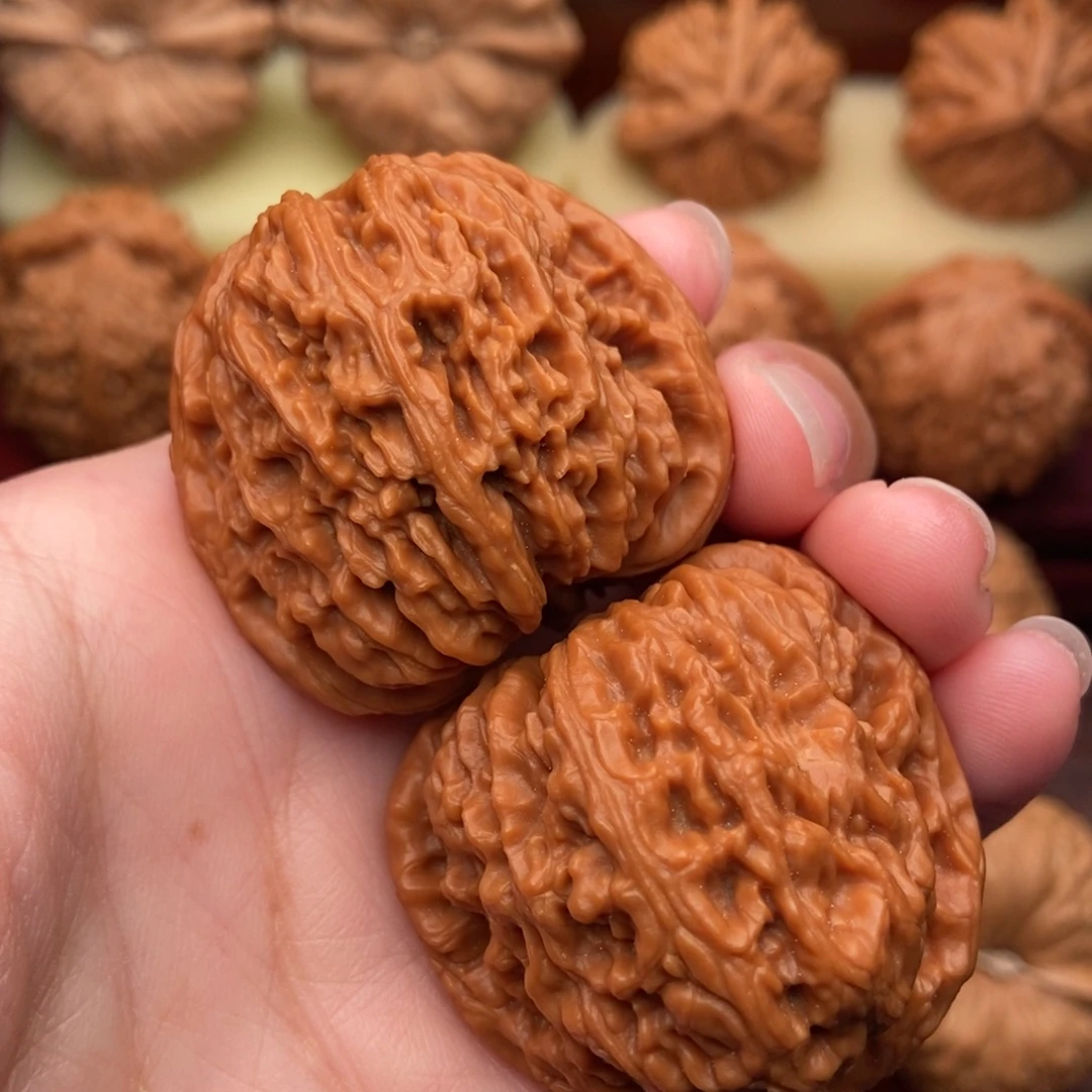 把件文玩核桃精品红皮南疆石40